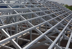 Lưu Ý Quan Trọng Khi Thi Công Cầu Phong Thép Nhẹ Cho Kết Cấu Mái Ngói